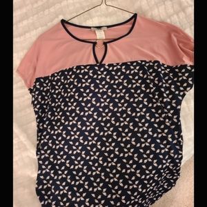 Women's short-sleeved blouse